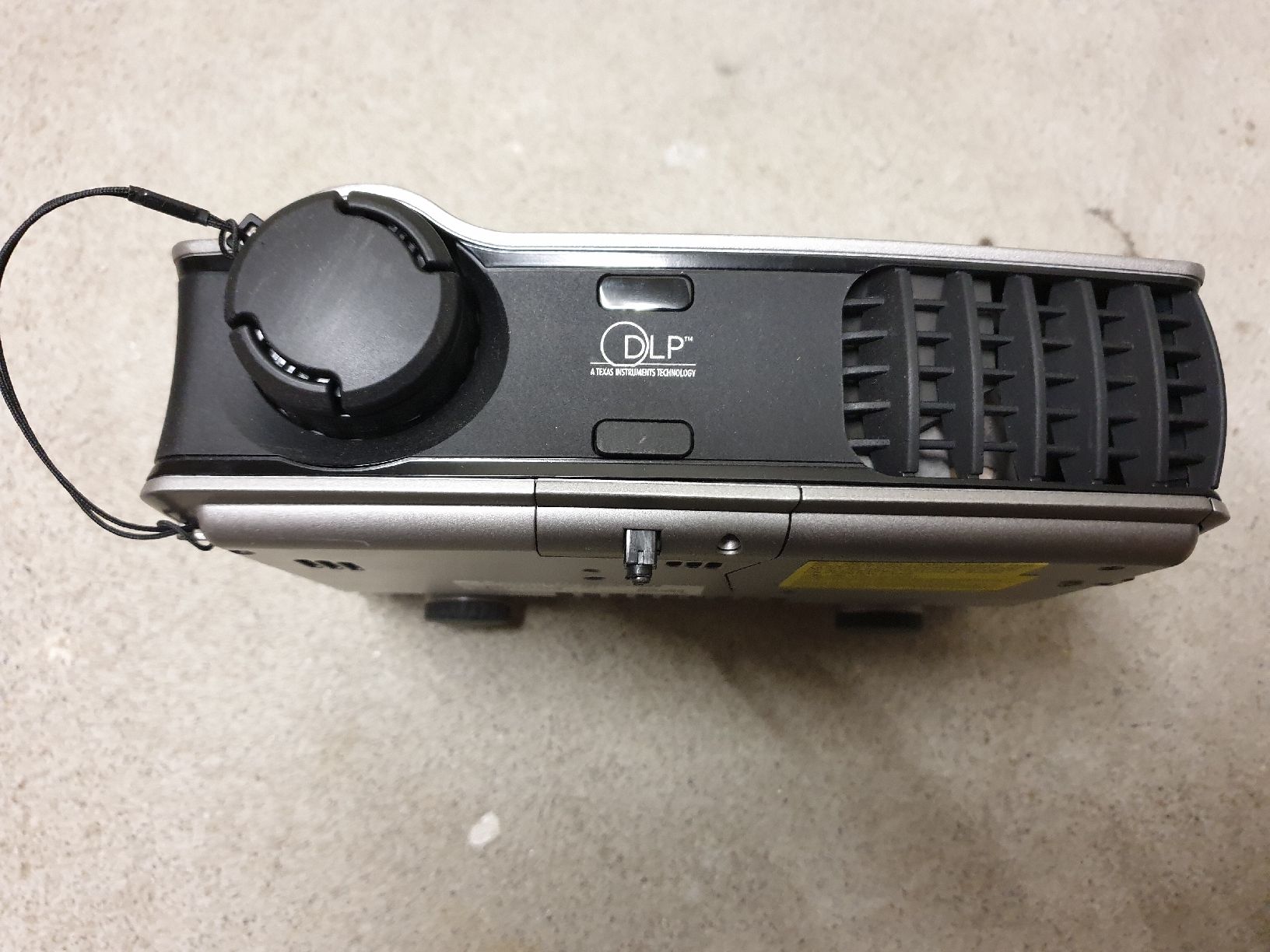Dell Proiettori: Dell 3400MP Beamer/Projektor – Usato da Ittigen venduto da Ziok187 1