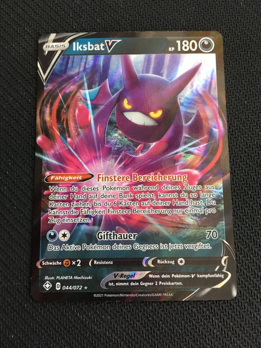 Pokémon Carte collezionabili: SHF 44 Iksbat V - Glänzendes Schicksal - DE – Nuovo (secondo la descrizione) da St.Gallen venduto da Punktchen01