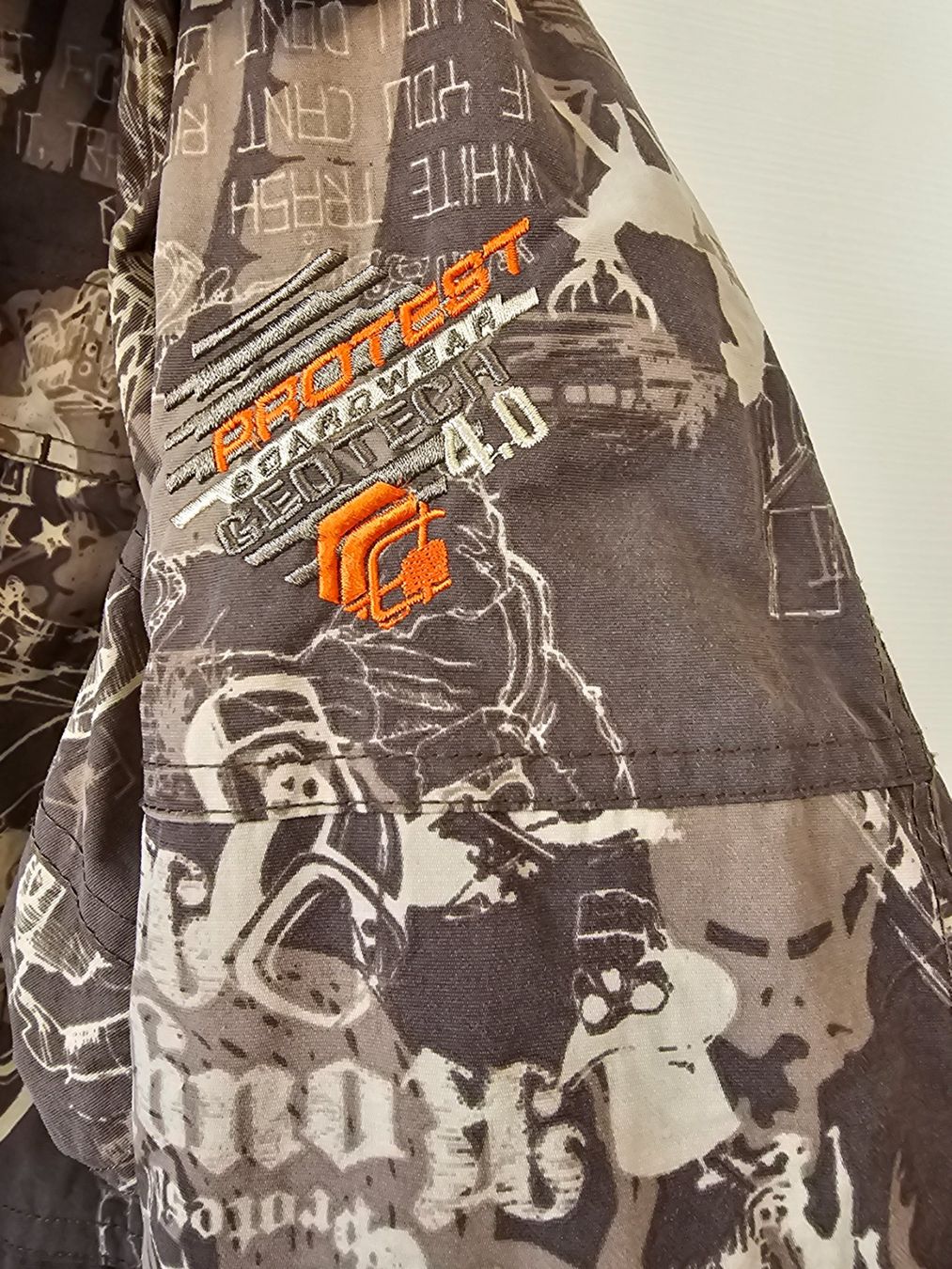 Protest Giacche: Snowboardjacke PROTEST BOARDWEAR GEOTECH 4.0 , MEDIUM – Usato da Aarau Rohr venduto da Mmiracle 9