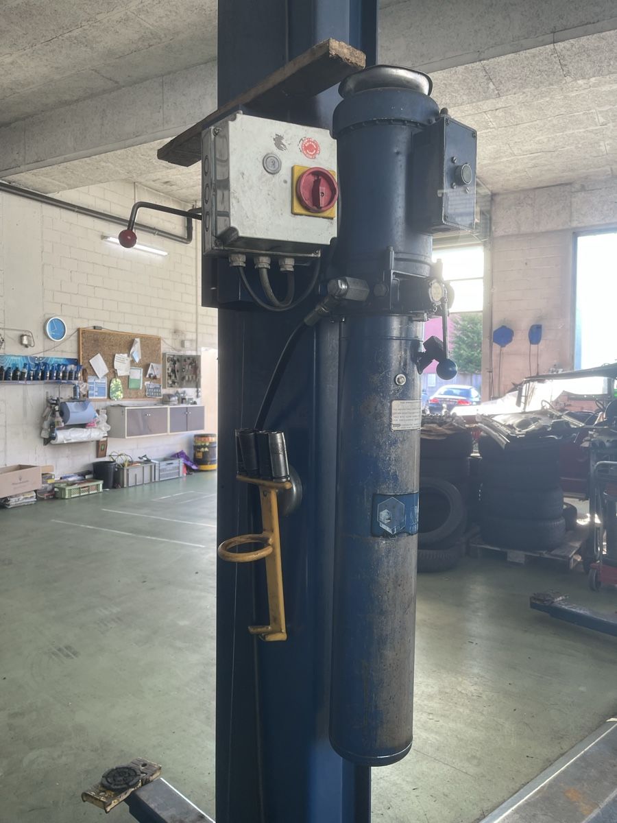 Piattaforme elevatrici & Crick: Autolift  – Usato da Döttingen venduto da beatzz 4