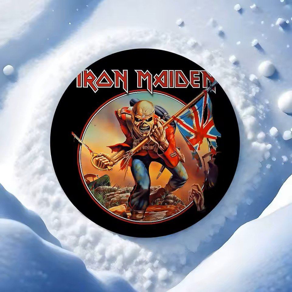 Placchette & Badge: Badge Iron Maiden J061 – Nuovo e nell'imballaggio originale da Allens venduto da MADE.IN.ROCK.N.ROLL 1