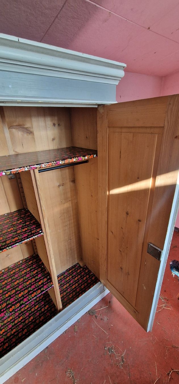 Armoires: Alter Kleiderschrank Holz  – D'occasion à Greifensee par rom_l6c7 3