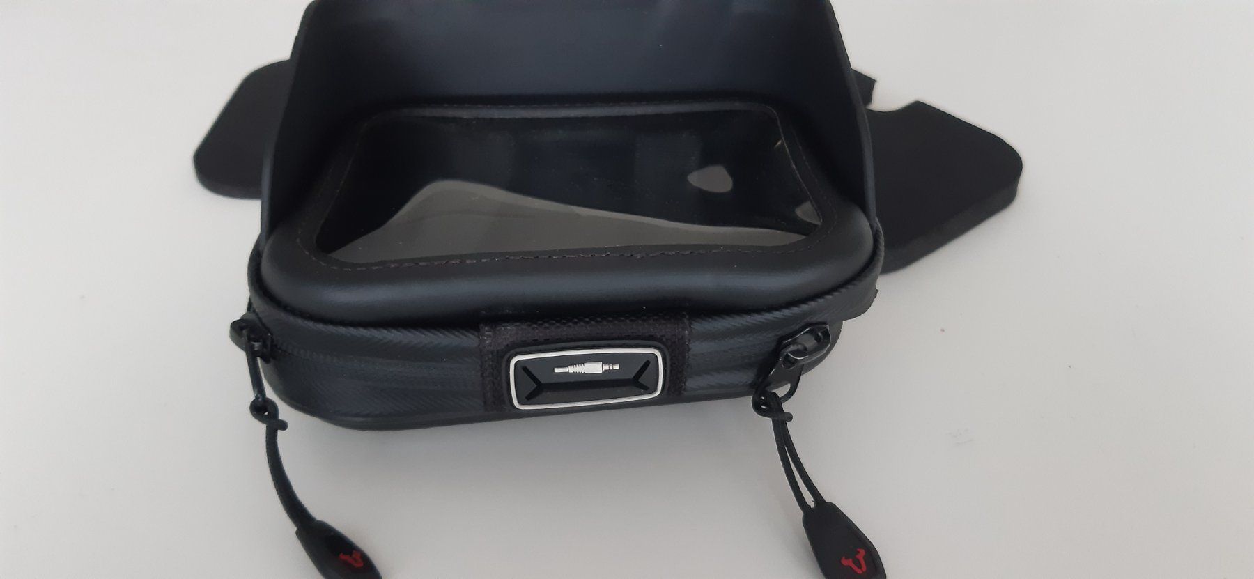 Supporti a parete: T-LOCK NAVI CASE Für Geräte im Querformat – Usato da Nussbaumen AG venduto da andrasbandi