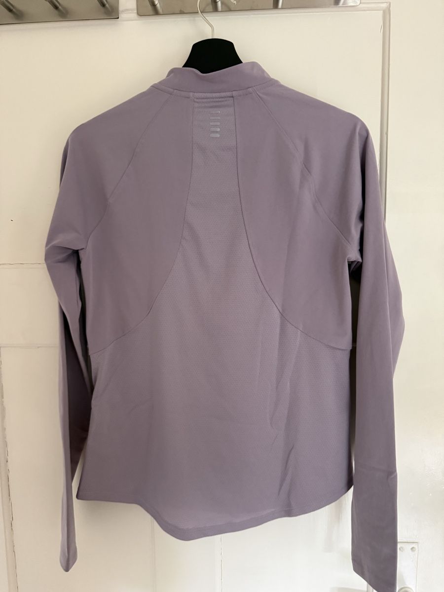 Under Armour T-shirt: Under Armour Sweatshirt lila Gr. M – Usato da Zürich venduto da Lenath22 2