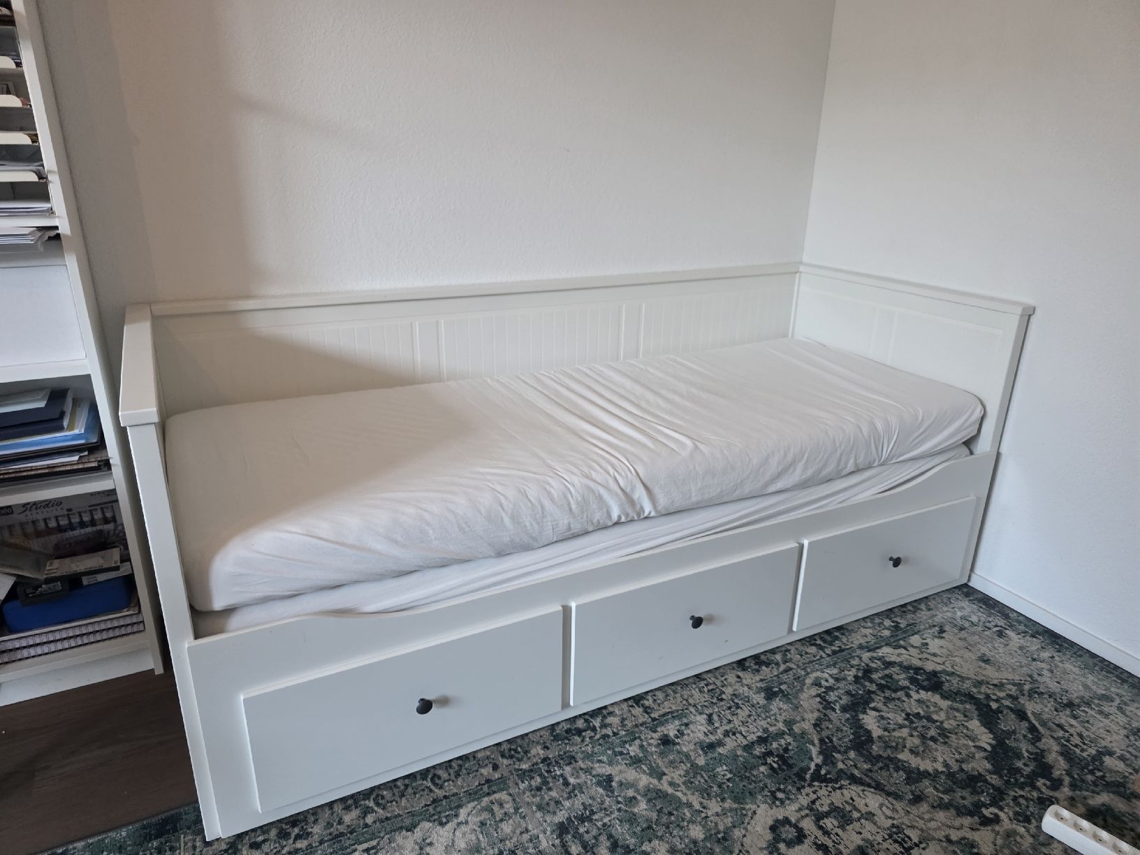 Ikea Letti: Bettsofa weiss mit Schubladen guter Zustand – Nuovo (secondo la descrizione) da Oberengstringen venduto da Fatotal