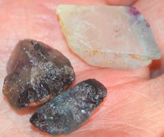 Mineralien Set L-4685 – 3 Stück Roher Fluorit – 12 Gramm