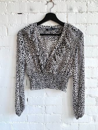 Luftiges leicht transparentes Crop-Oberteil von Zara