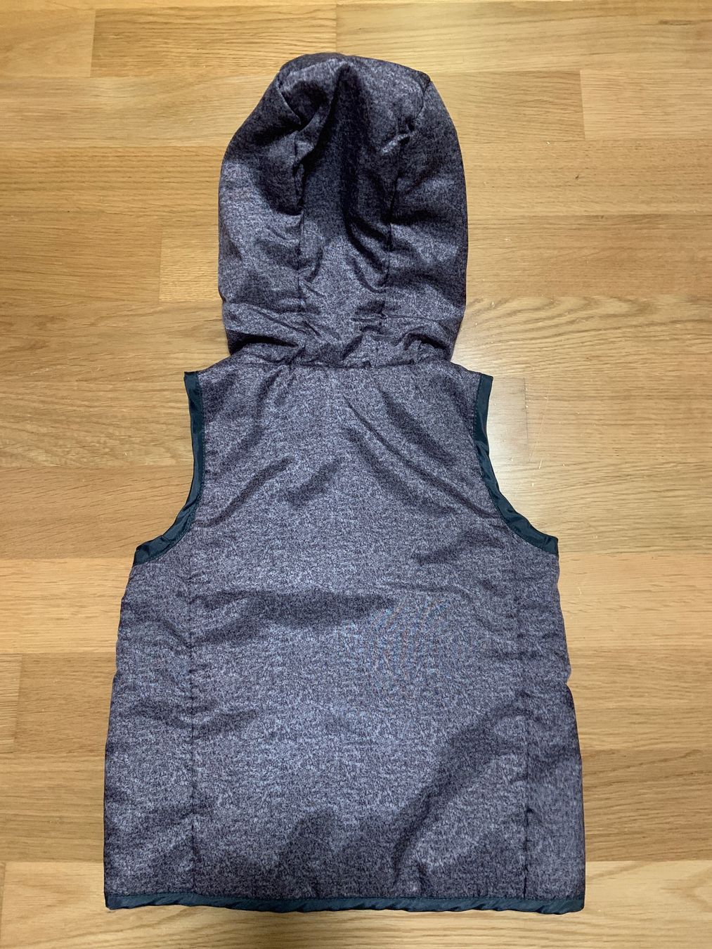Altro abbigliamento per bambino: Kinderweste mit Kapuze, Grösse 86/92. 18-24m – Usato da Zürich venduto da bur_6jq9 1