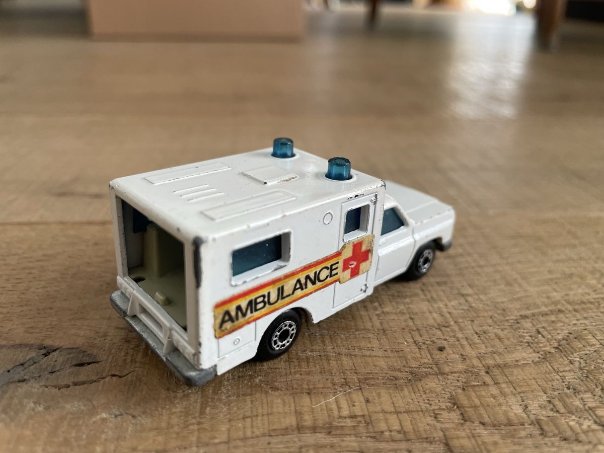 Matchbox Modellini d'auto: Matchbox Superfast Ambulance 1977 – Usato da Frauenfeld venduto da Challenger77 1
