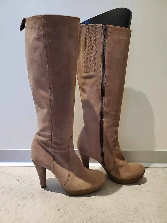 Scarpe da donna: Bottes en daim – Usato da Bernex venduto da Sooeg_01 3