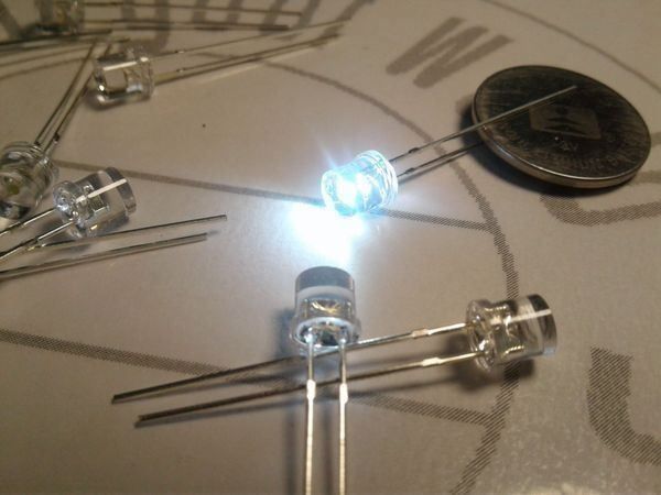 Componenti elettronici: Flachkopf-LED 5mm coolwhite 20 Stück – Nuovo e nell'imballaggio originale da Luzern venduto da Salefactory 1