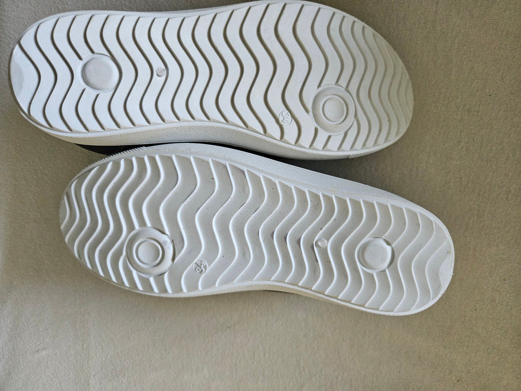 Scarpe per ragazzi: Turnschuhe / Klettschuhe Gr. 34 – Nuovo (secondo la descrizione) da Unterengstringen venduto da saraman 3