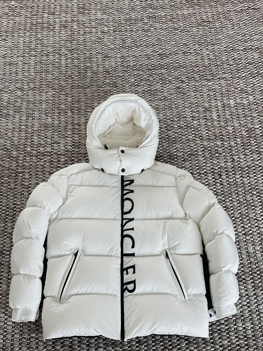 Moncler Jacken: Moncler Maures Weiss – Gebraucht aus Bottighofen von c.8280
