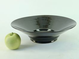 MARGRIT LINCK, GROSSE KERAMIK SCHALE MIT STANDRING.