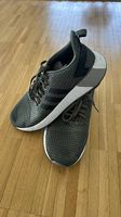 Olivgrüne Adidas Schuhe Gr. 43 1/3