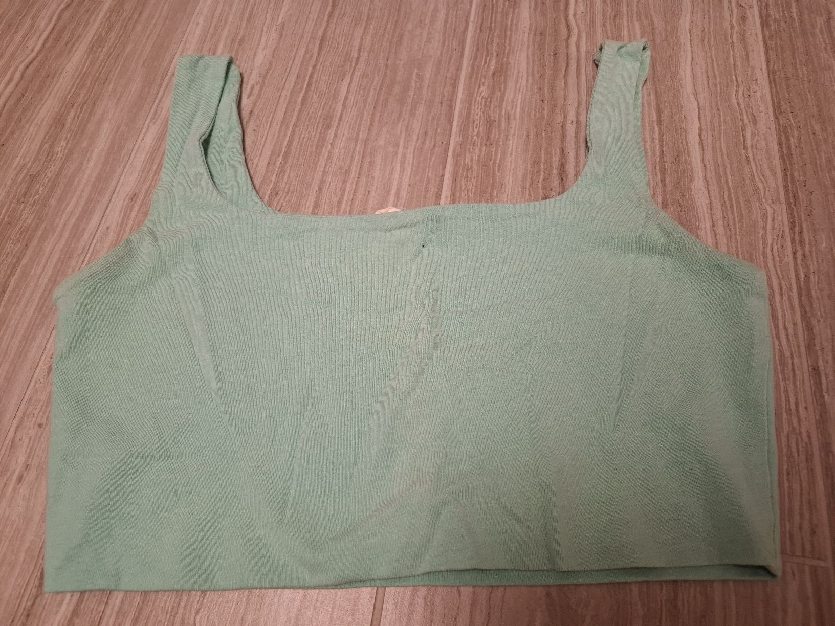 Top: haut crop top turquoise taille S – Usato da Ecublens FR venduto da ame_y8tq