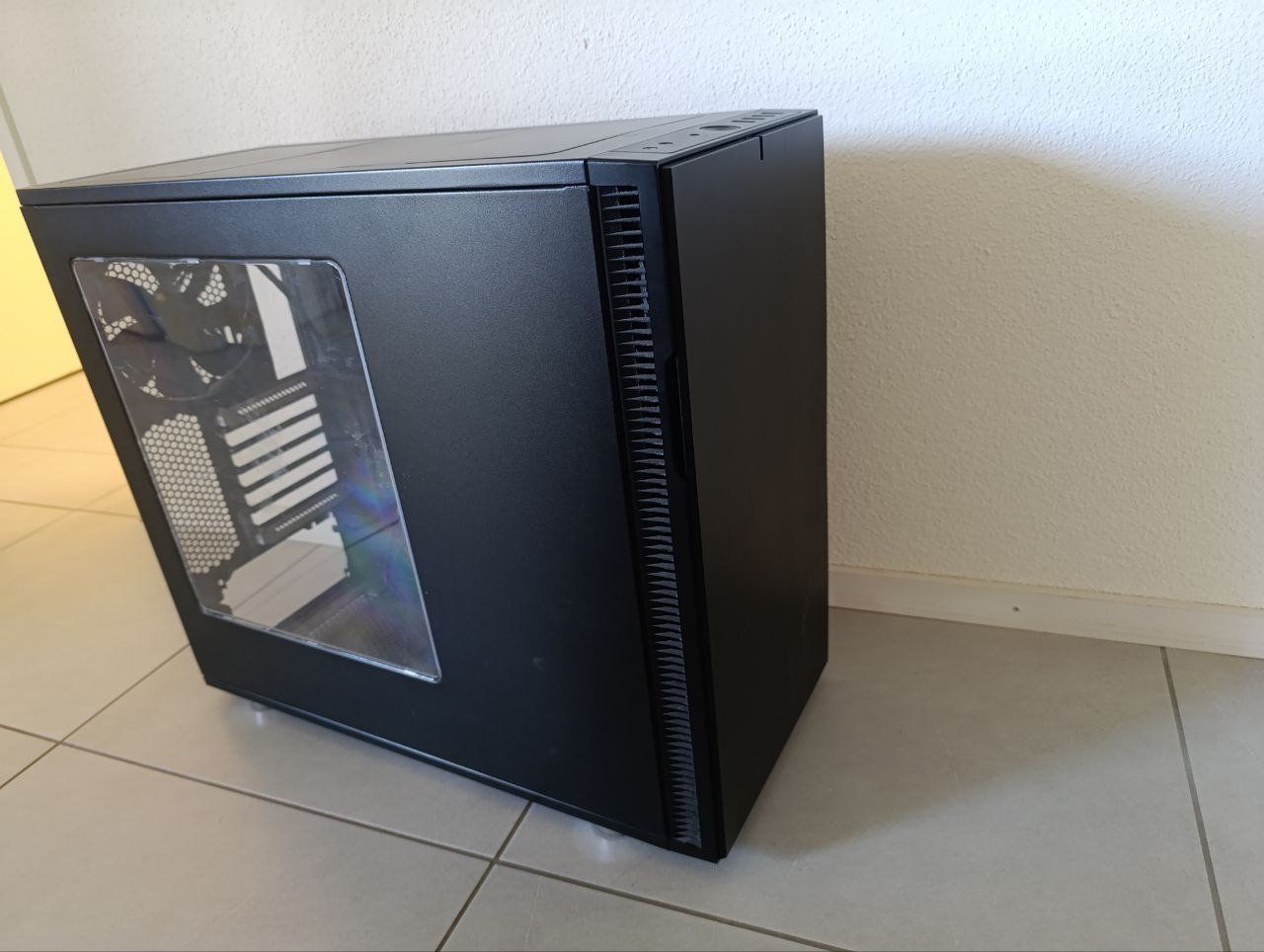 Fractal Custodie: Fractal PC case + Noctua Lüfter – Usato da Zug venduto da sushilonga 1