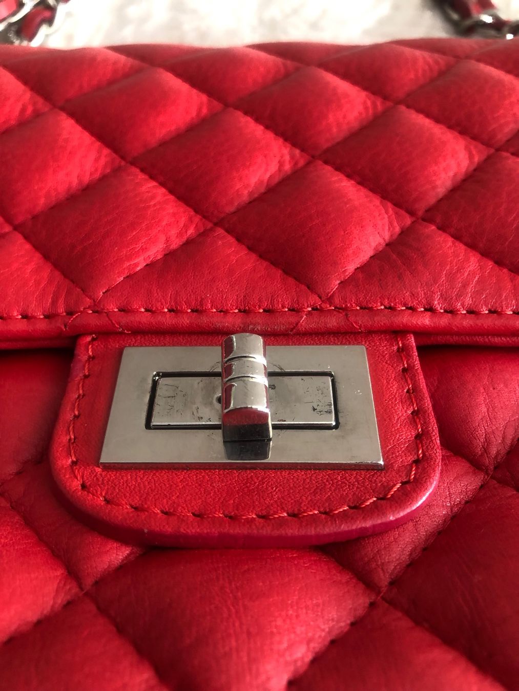 Taschen für Damen: Gesteppte echt Leder Tasche mit Ketten, rot – Gebraucht aus Aesch LU von Montana70 2