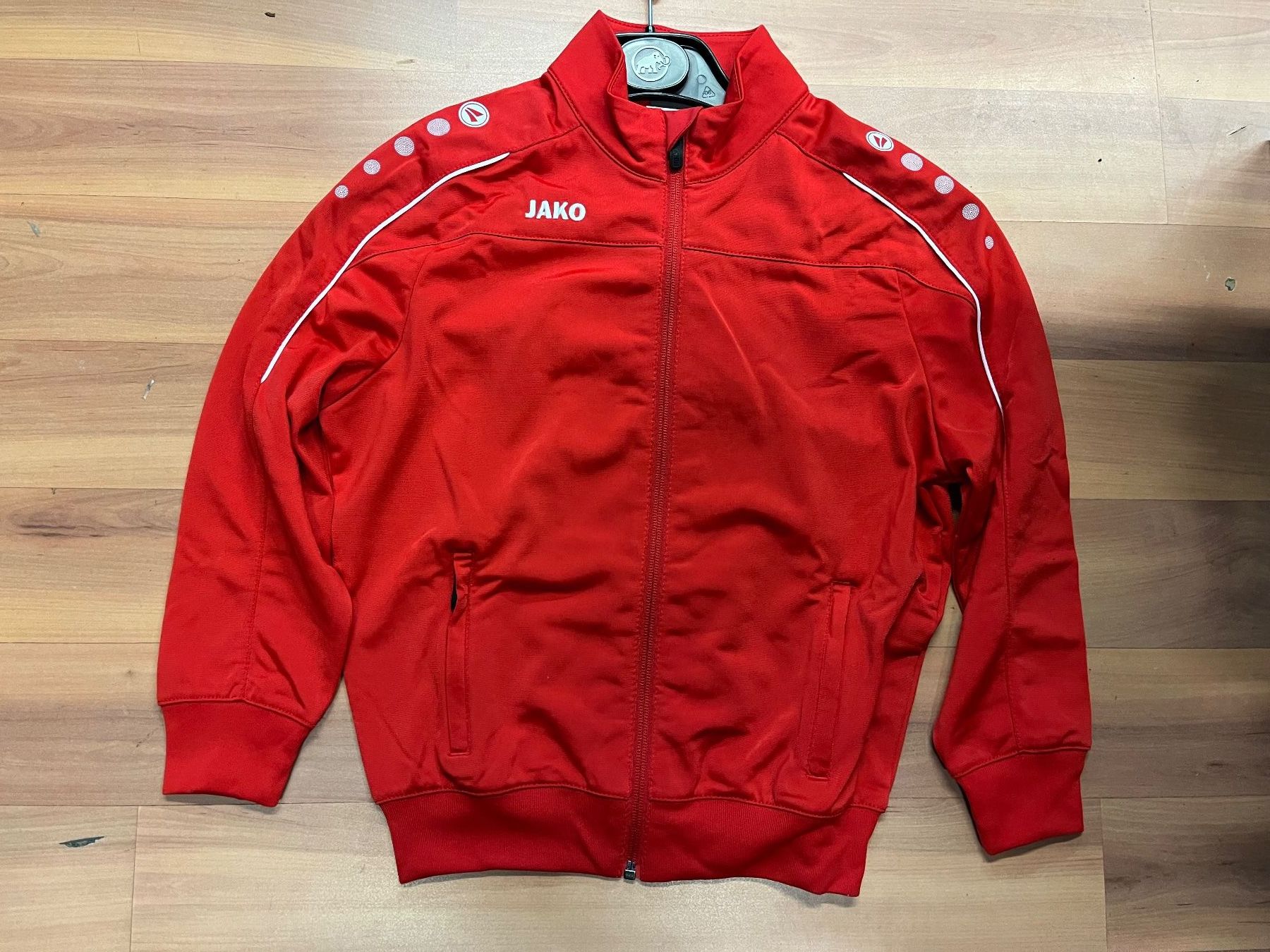 Jako-O Completi: JAKO Junioren Trainer, rot/schwarz,  Grösse128 – Nuovo e nell'imballaggio originale da Adliswil venduto da vette56 1