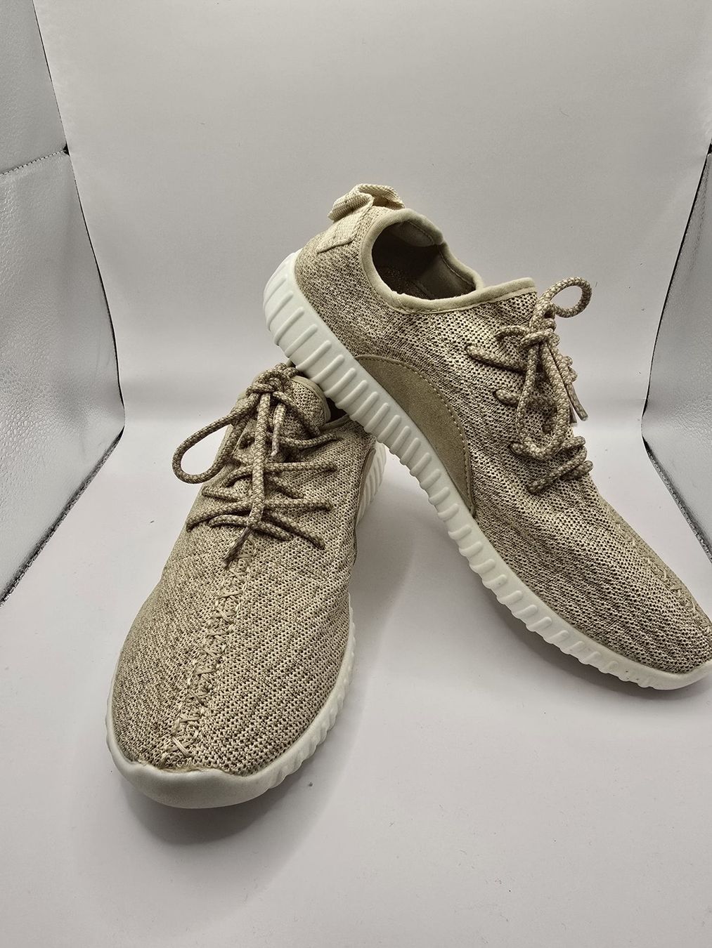 Herrenschuhe: Baskets tendance légères, pointure 43, couleur beige – Neu (gemäss Beschreibung) aus Neuchâtel von mel_6m7r