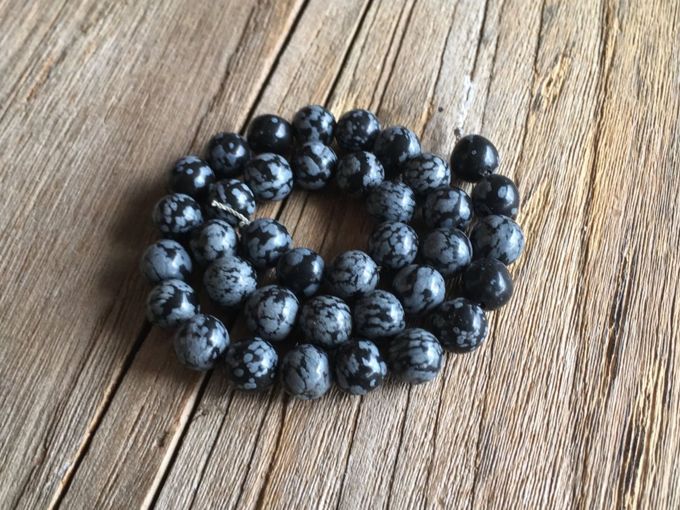 Colliers: SCHNEEFLOCKENOBSIDIAN  KUGELN 8,2mm  LÄNGE 30cm – Neuf avec emballage d'origine à Aesch ZH par LiquidAktion 1