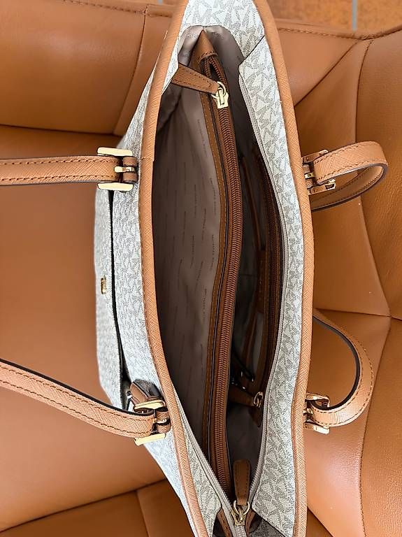 Taschen für Damen: Michal Kors Tasche – Neu (gemäss Beschreibung) aus Schaan von rod_8xgk 2