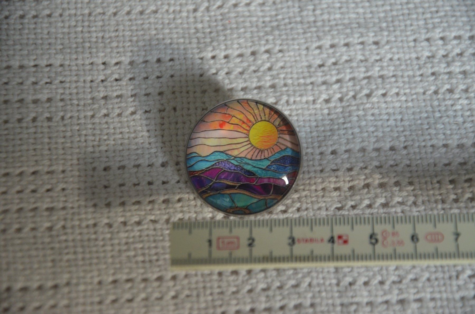 Broches & Aiguilles: BROCHE - SONNE – Neuf avec emballage d'origine à Chiasso par Dolly015 1