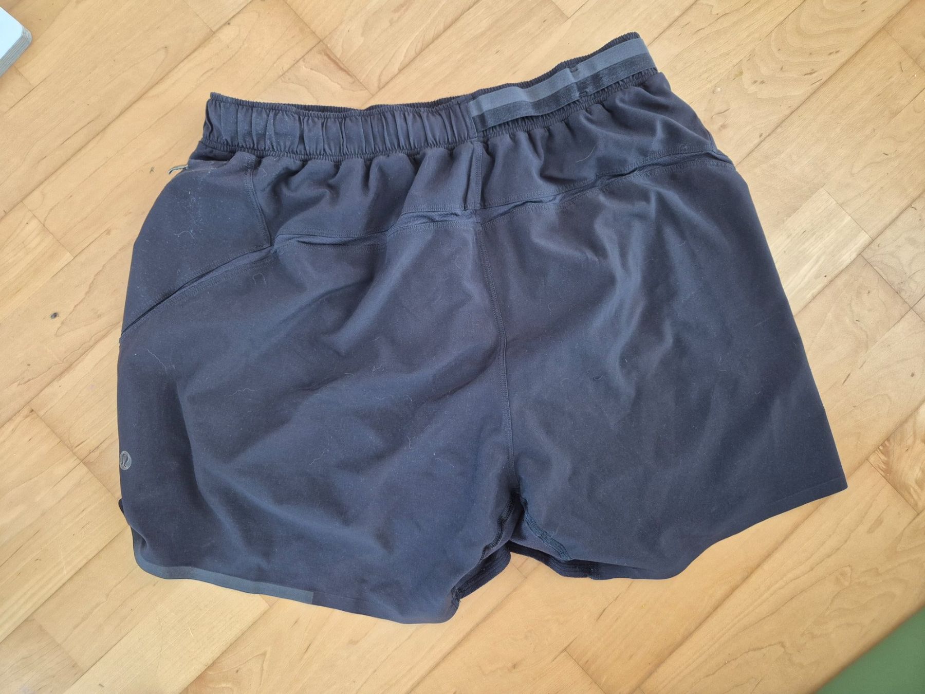 Lululemon Pantaloni: Lululemon shorts – Usato da Niederwil SG venduto da javatux 1