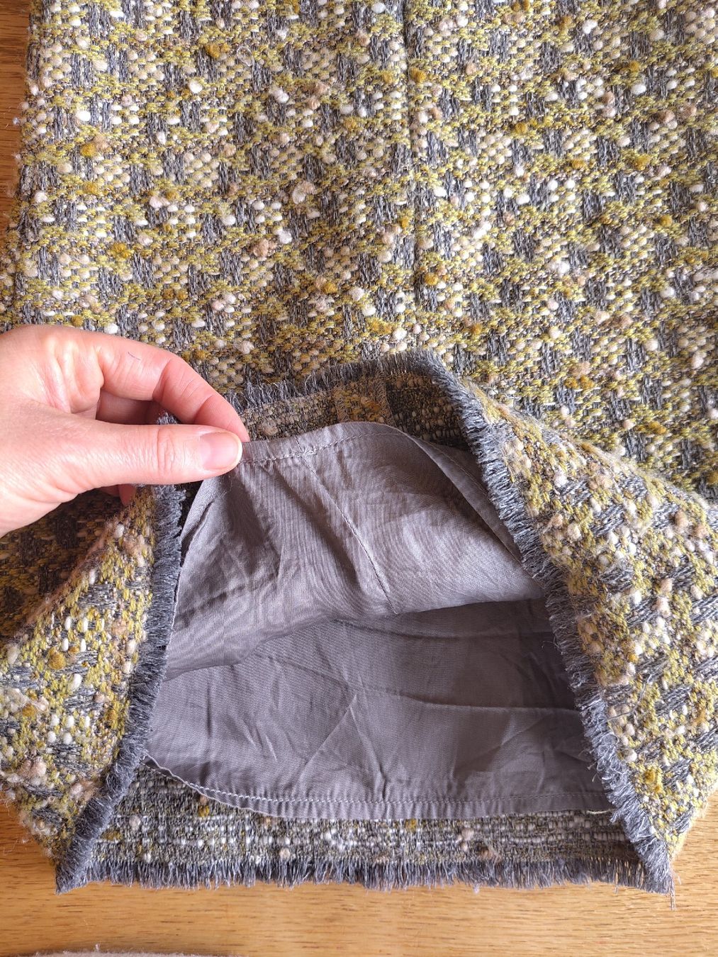 Vestiti & Gonne: Hübsches Tweed-Kleid Gr.104 – Usato da Genève venduto da Lenawi 4