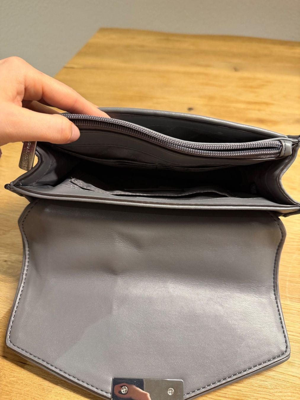 Michael Kors Borse da donna: Michael Kors Tasche Grau – Usato da Ellikon an der Thur venduto da jana-sch 9