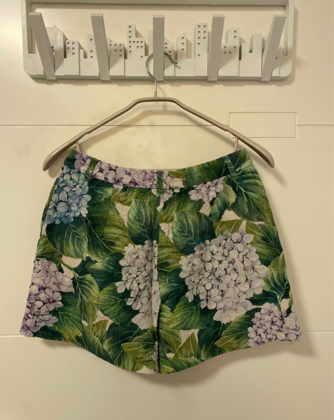 Dolce & Gabbana Pantaloni: Dolce & Gabbana Shorts 40IT – Usato da Luzern venduto da Miausie 1