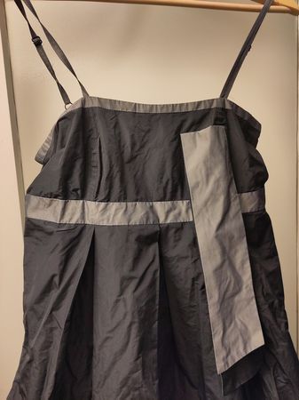 Schwarzes Kleid von NafNaf mit grauen Details, Gr. 42, neu