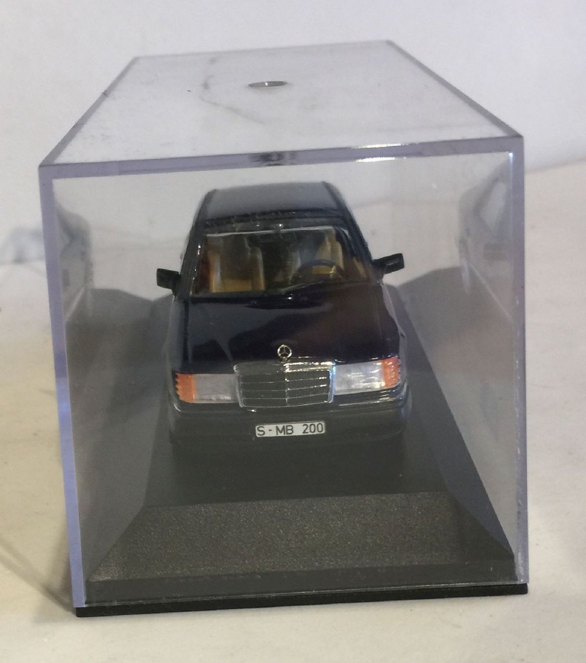 Minichamps Modellini d'auto: MINICHAMPS Mercedes-Benz 200E – Usato da Sonceboz-Sombeval venduto da Decolove 3