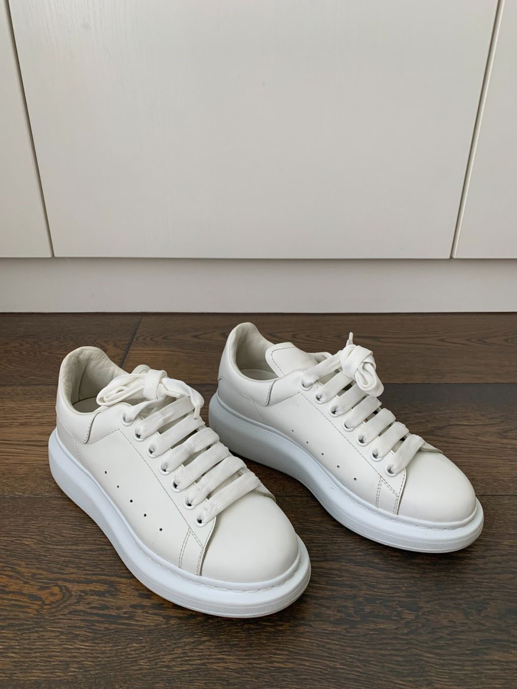 Alexander Mcqueen Scarpe da donna: Alexander McQueen Oversized Sneakers Gr. 39 – Usato da Zug venduto da Cobra.73 7