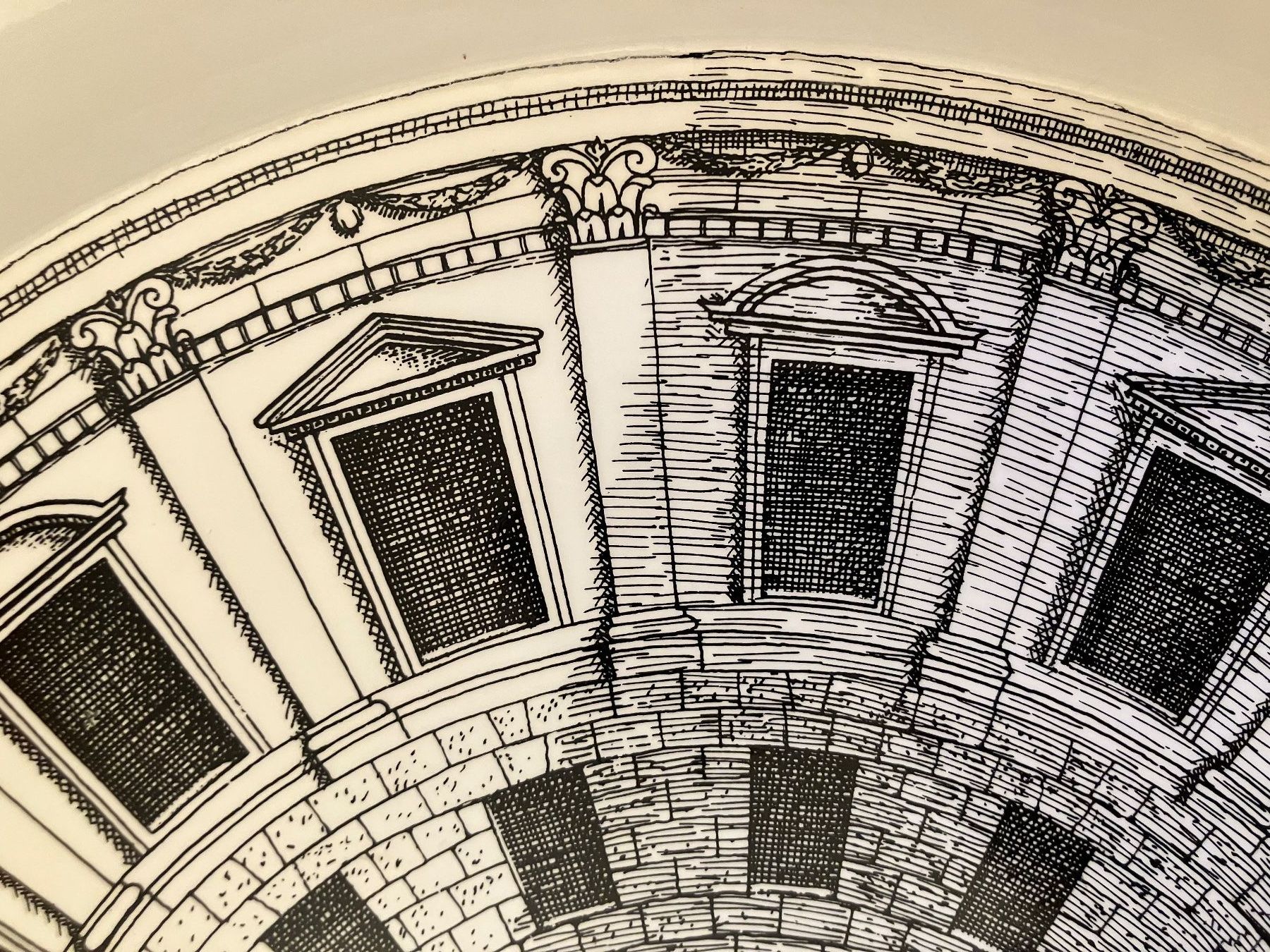 Fornasetti Piatti di portata: Fornasetti Tablett "Cortile", Vintage – Usato da Zürich venduto da Byron 9
