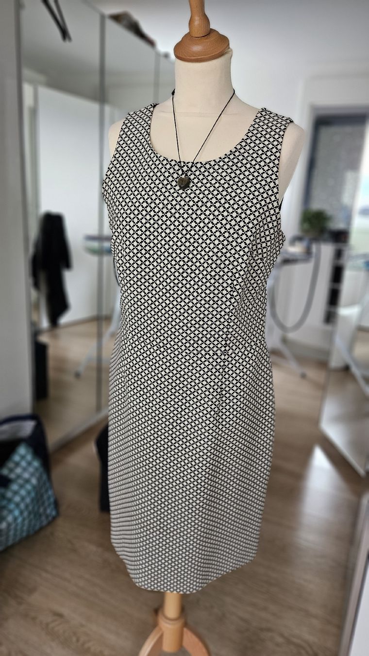 Robes: Robe marque Nice Things T. 42 – D'occasion à Cheyres par Karine-Schweiz