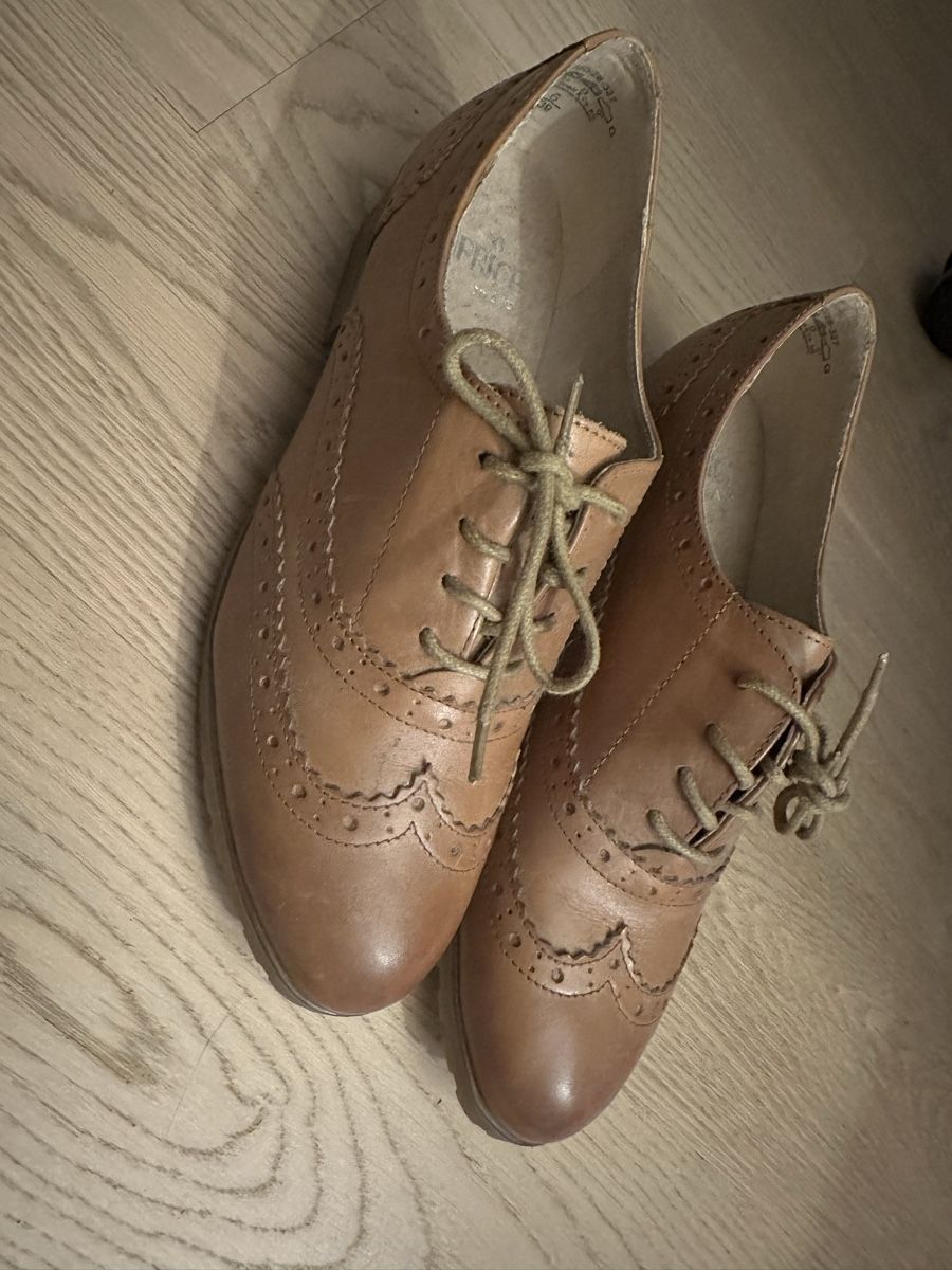 Scarpe da donna: Derbies Caprice – Usato da Lausanne venduto da Liinoa