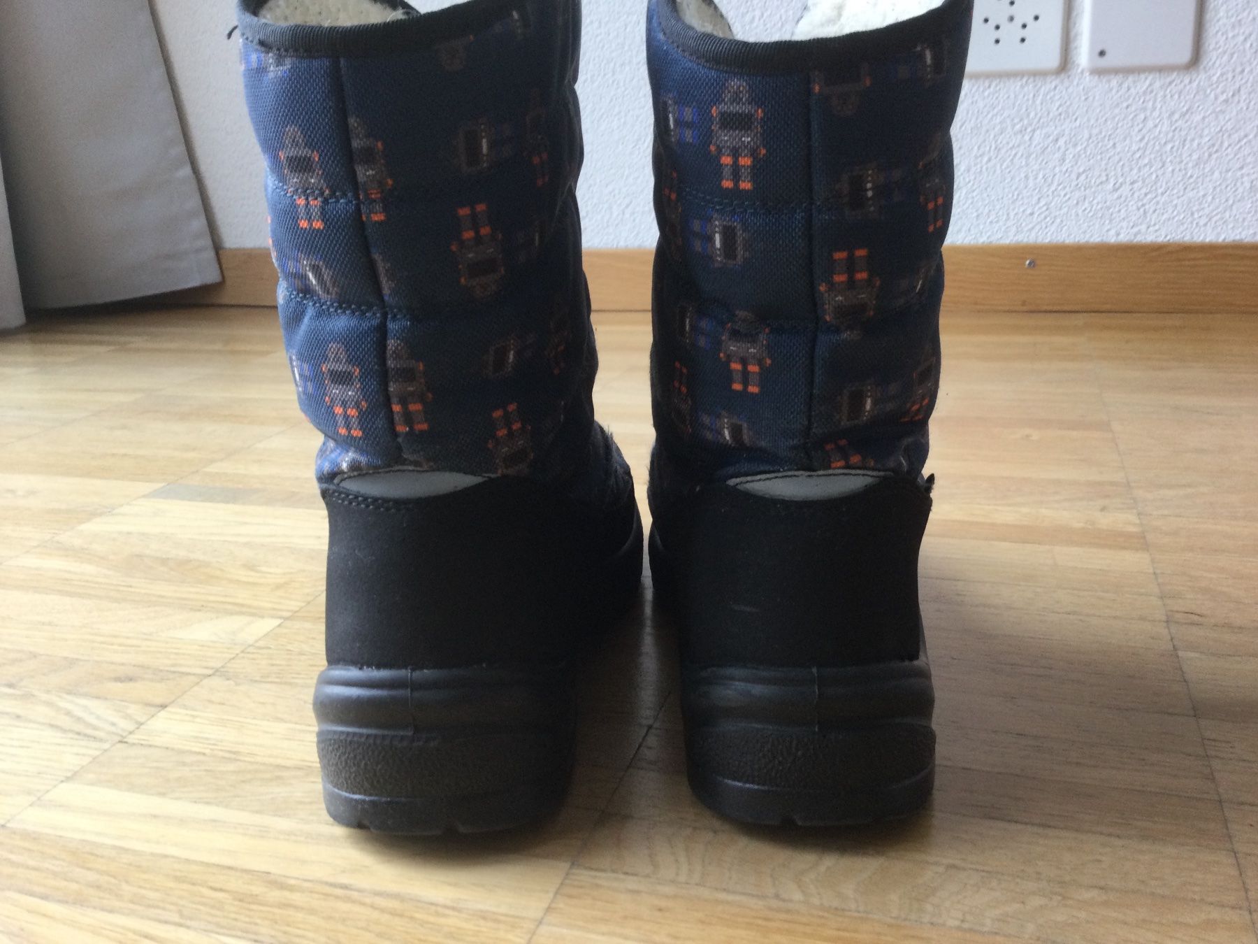 Scarpe per ragazzi: Kinder Stiefel / Boots, Gr 35 – Usato da Zürich venduto da VorlonShadow 3
