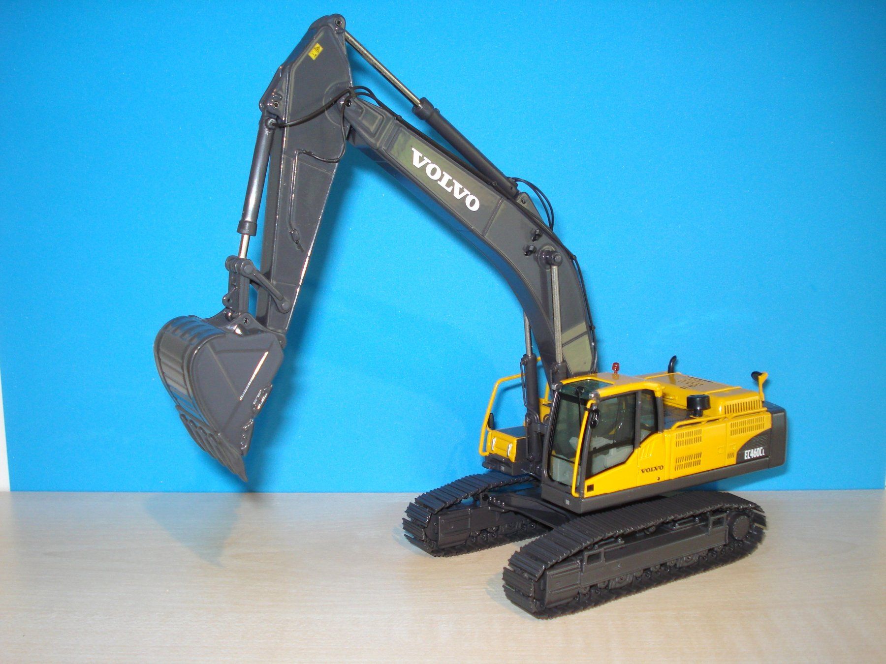 Kits de montage: VOLVO EC 460 CL Raupenbagger – D'occasion à Mitlödi par worker04