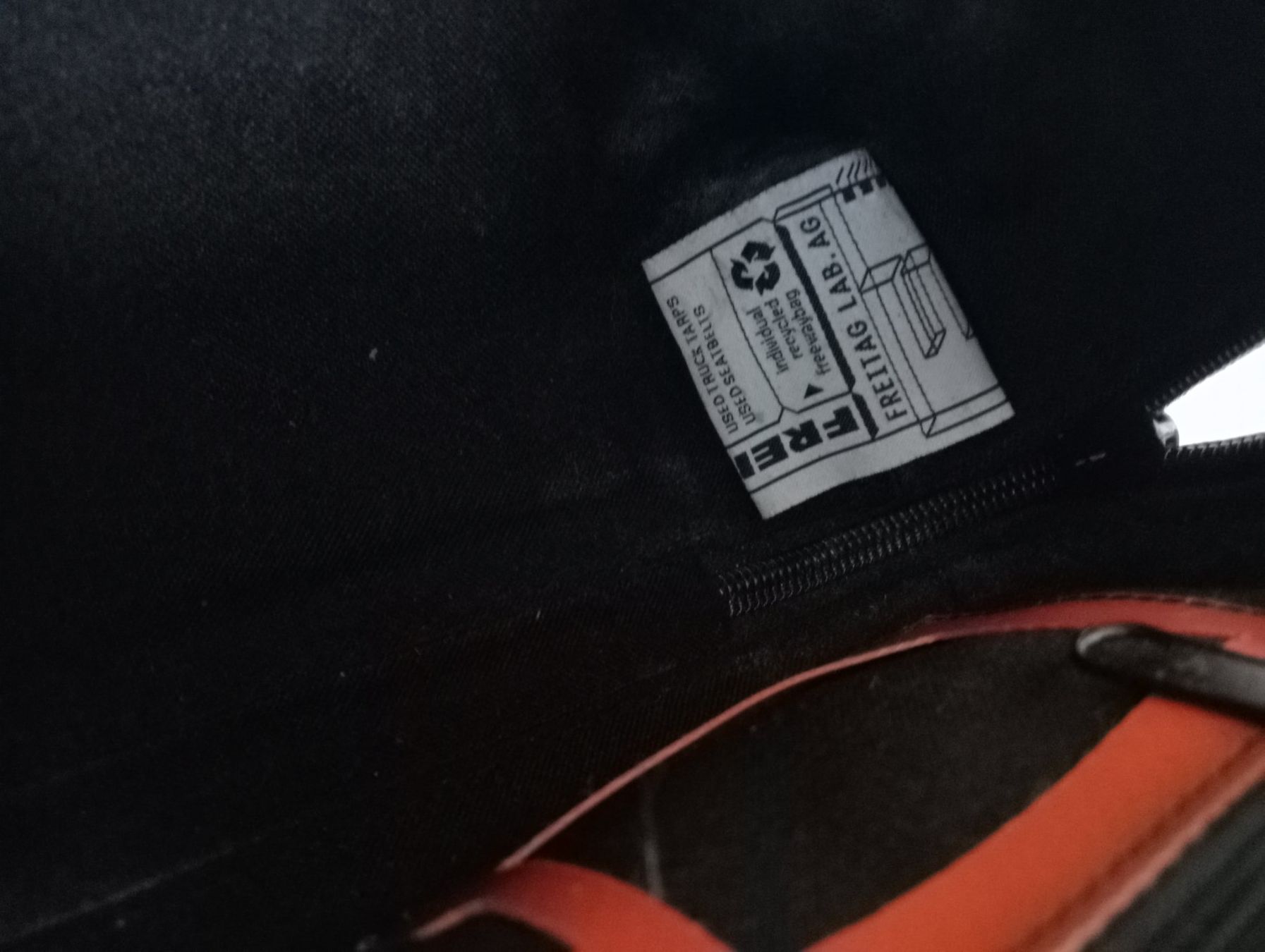 Freitag Custodie per cosmetici: Freitag Necessaire, Orange 🍊 Farbe – Usato da Zürich venduto da sendbad 3