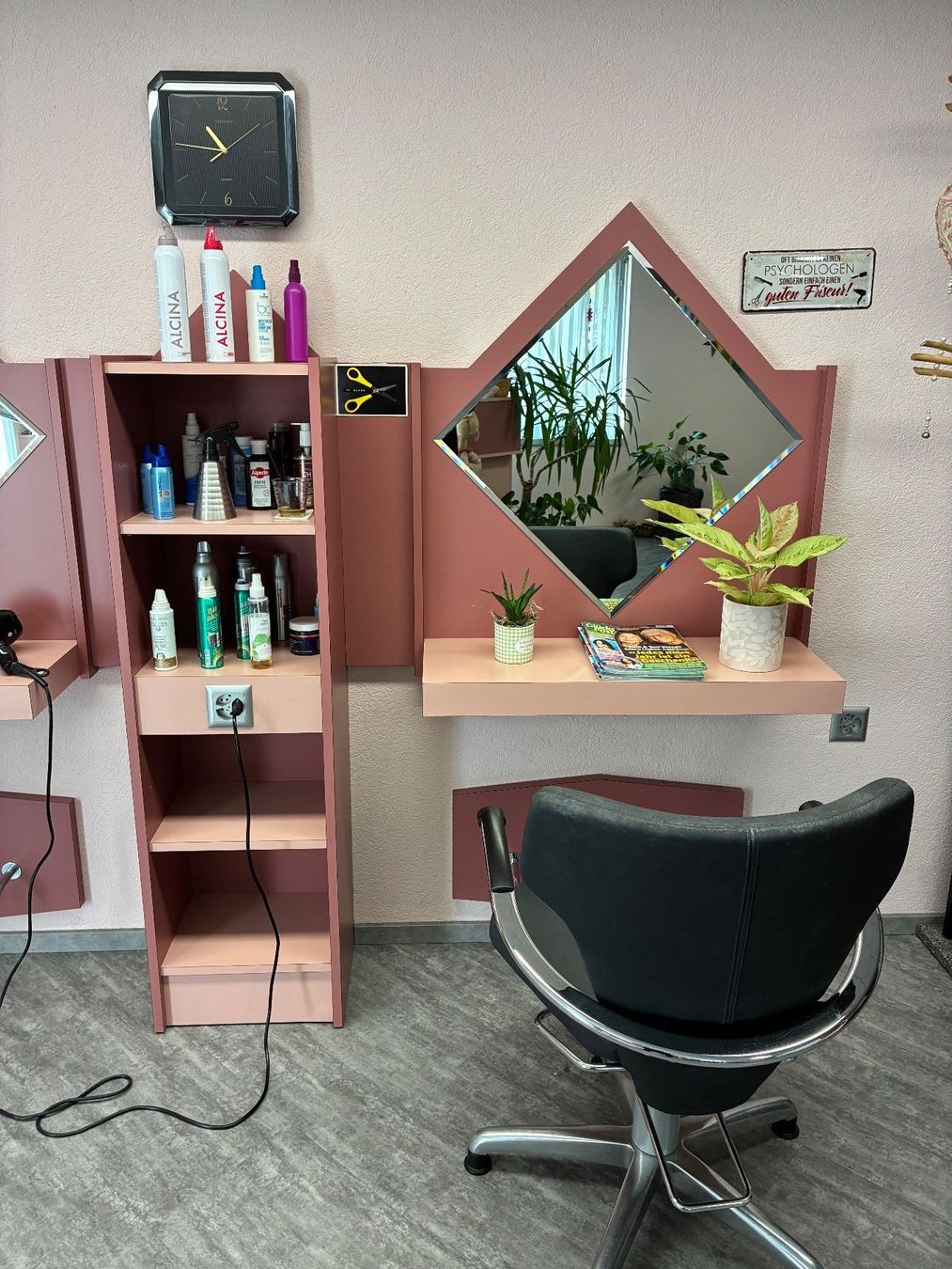 Set di tavolo e panche: Coiffeur Kundensitzplätze- Mobiliar mit Spiegel – Usato da Frick venduto da sandra037 3