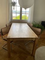 Esstisch aus Massivholz