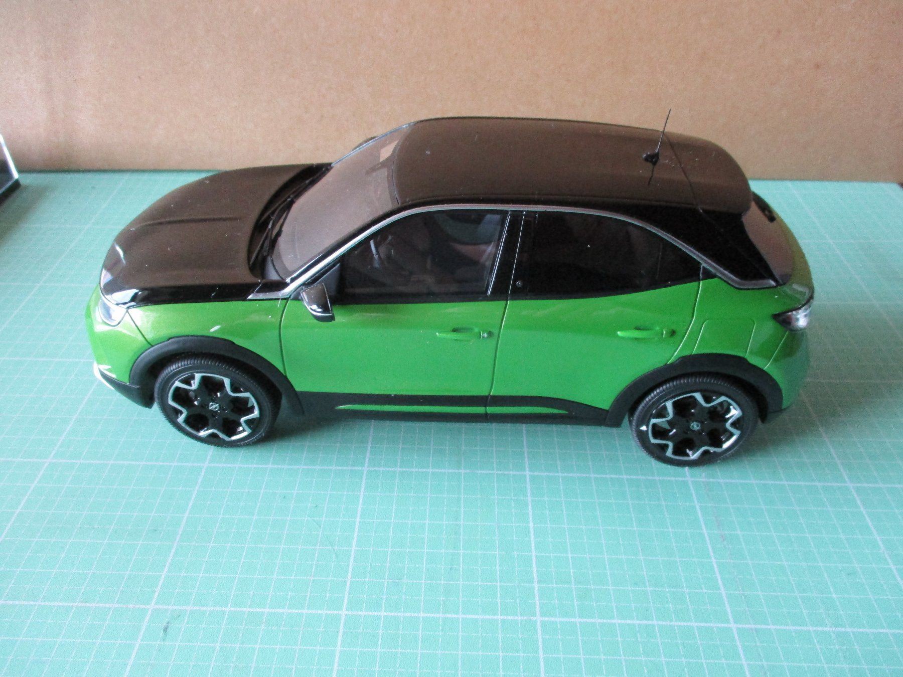 Opel Modellini d'auto: Opel Mokka-E  Nr. 938 / 999 Modellauto – Nuovo e nell'imballaggio originale da Ottikon Gossau ZH venduto da hokuspokus