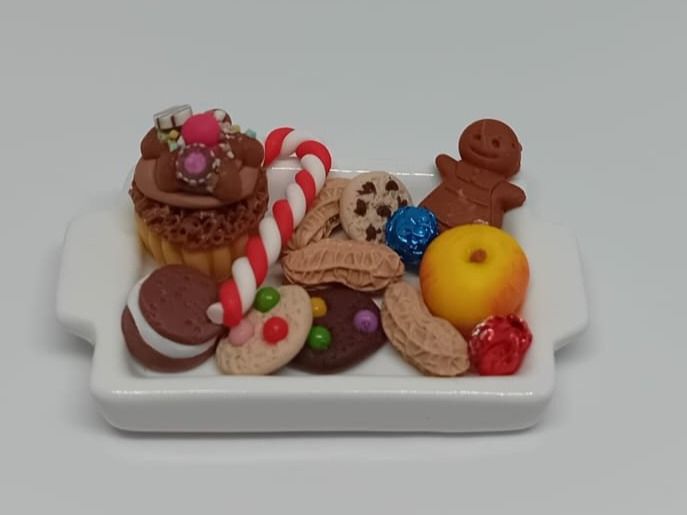 Platte mit Spanischen Nüssli, Apfel, Kuchen, Schokotaler (Neu (gemäss ...