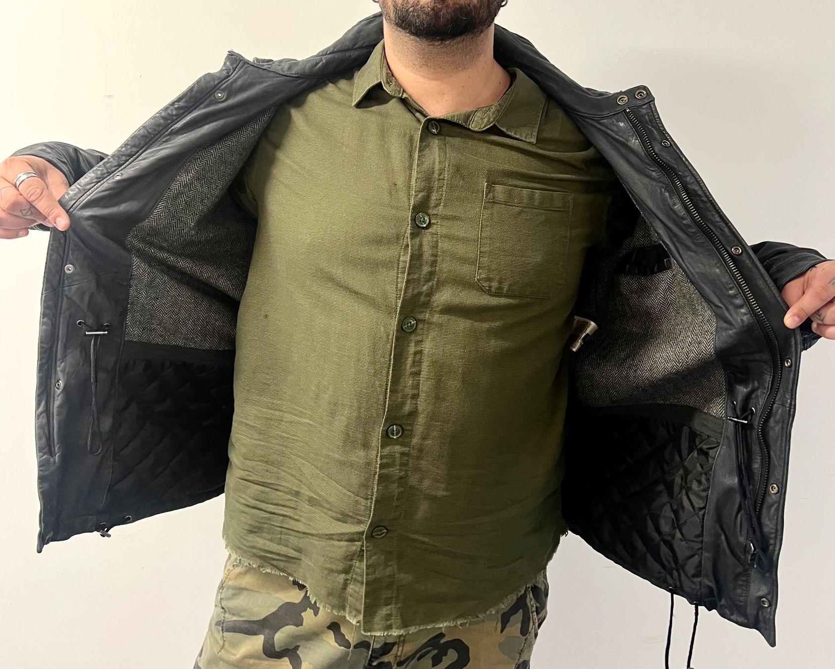 Giacche: LEONARDO Lederjacke Schwarz Echtleder Field Jacket Gr. XXL – Usato da Zürich venduto da Arche_Brockenhaus 5