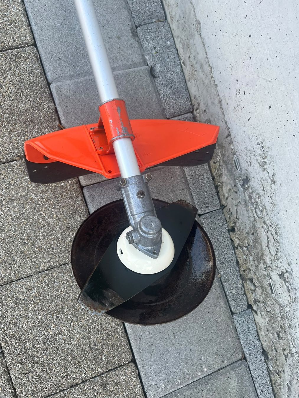 Rasenmäher: Rasentrimmer ECHO – Gebraucht aus Büetigen von nyli67 2