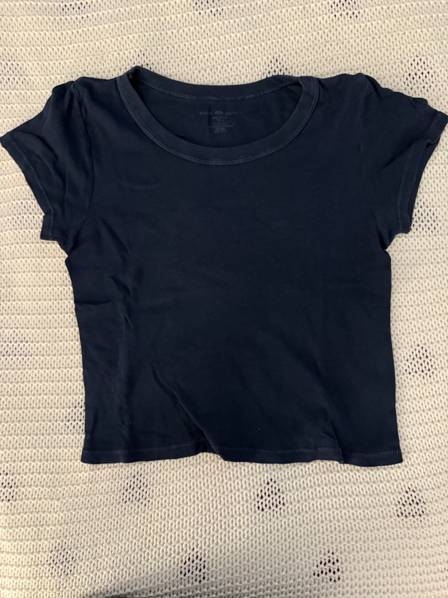 Brandy Melville Tops: Dunkelblaues Brandy Top – D'occasion à Binningen par zoemaya