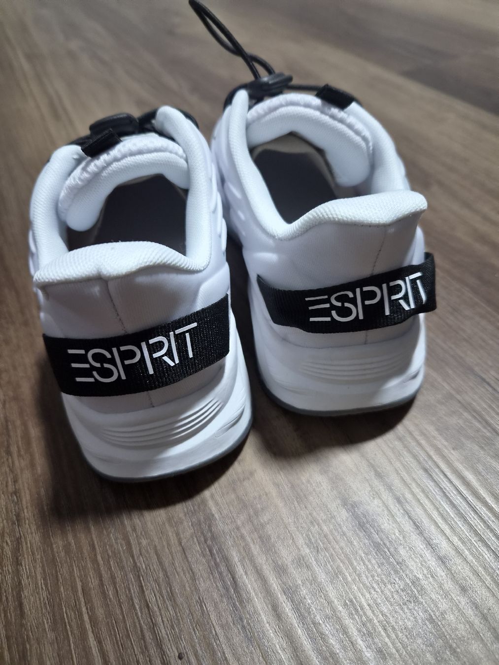 Esprit Scarpe per ragazzi: Esprit Sneaker, weiss / schwarz Gr. 35 NEU – Nuovo (secondo la descrizione) da Altishofen venduto da tammy05 3