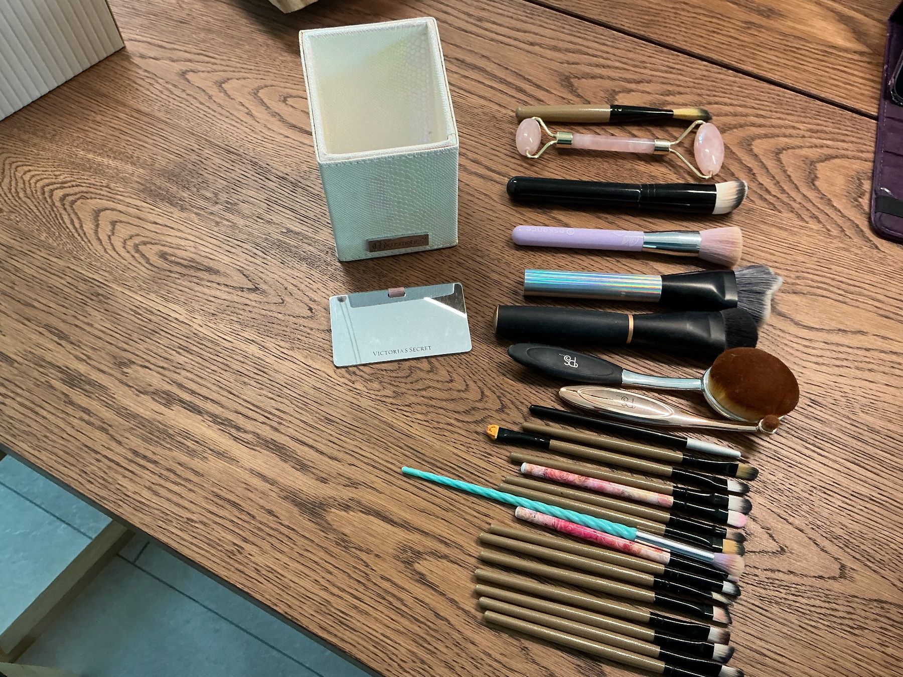 Make-up: Pinsel Set mit Behälter und Spiegeli – Gebraucht aus Würenlos von Chicca2004 2