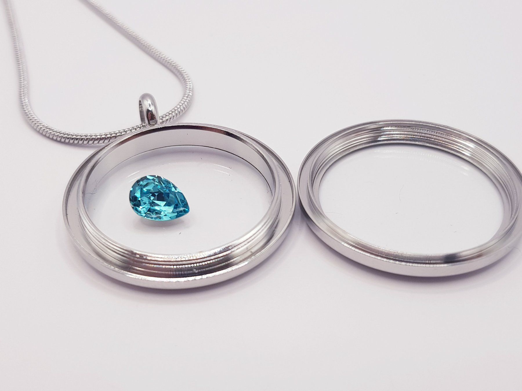 Swarovski Anhänger: Medaillon befüllbar -  Swarovski Kristall – Neu und originalverpackt aus Menziken von Zyropa 1